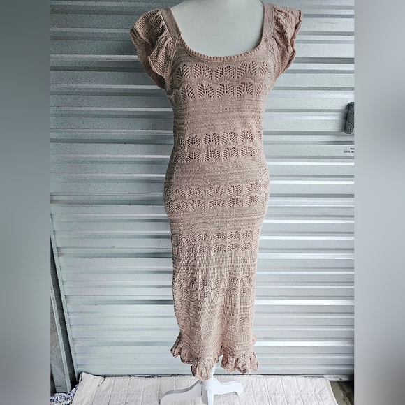 Beige crochet flutter sleeve flutter hem round neck sweater dress size small - Picture 3 of 7